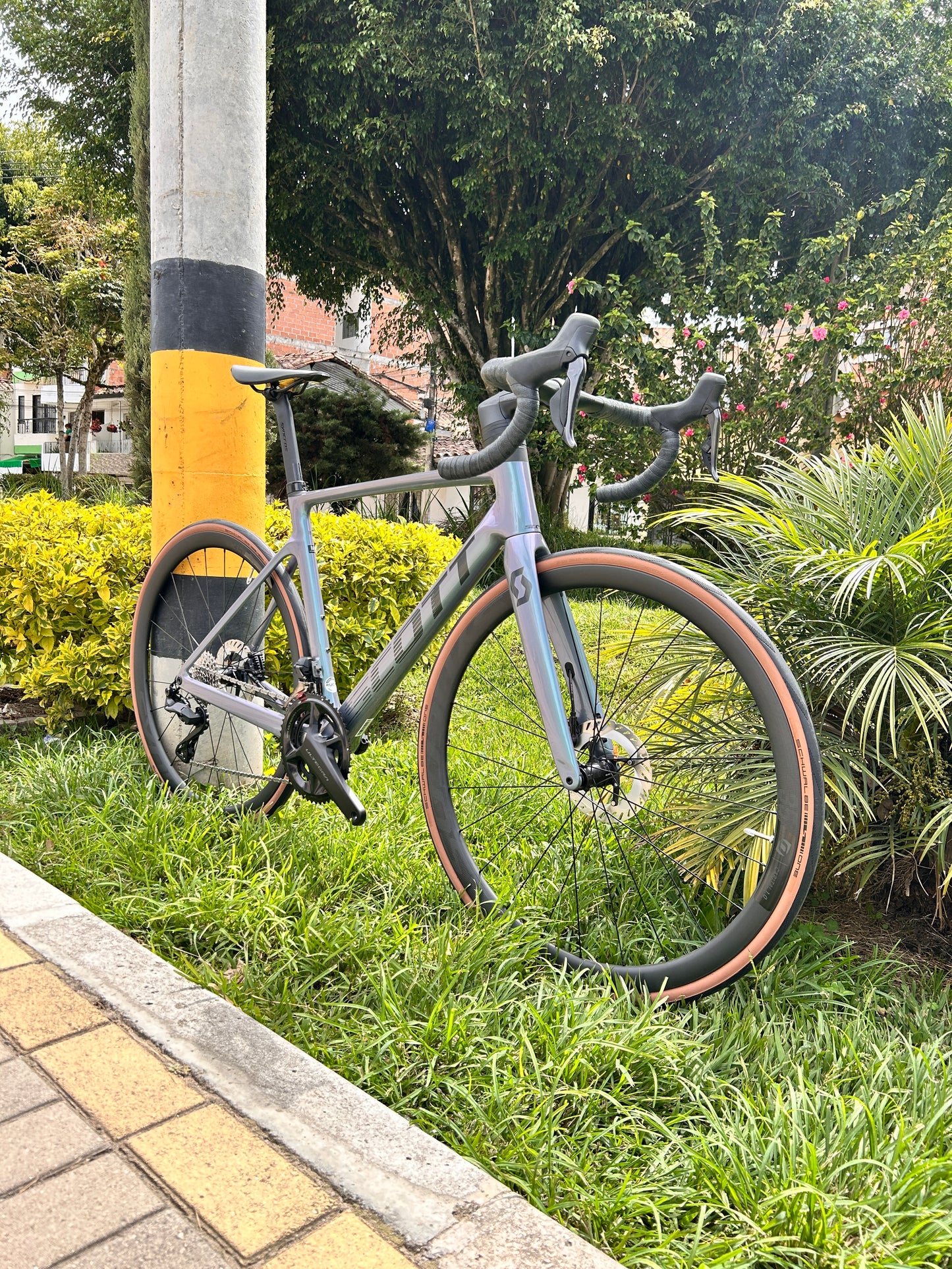 BICICLETA SCOTT ADDICT RC 15 DI2 2024 CARBON