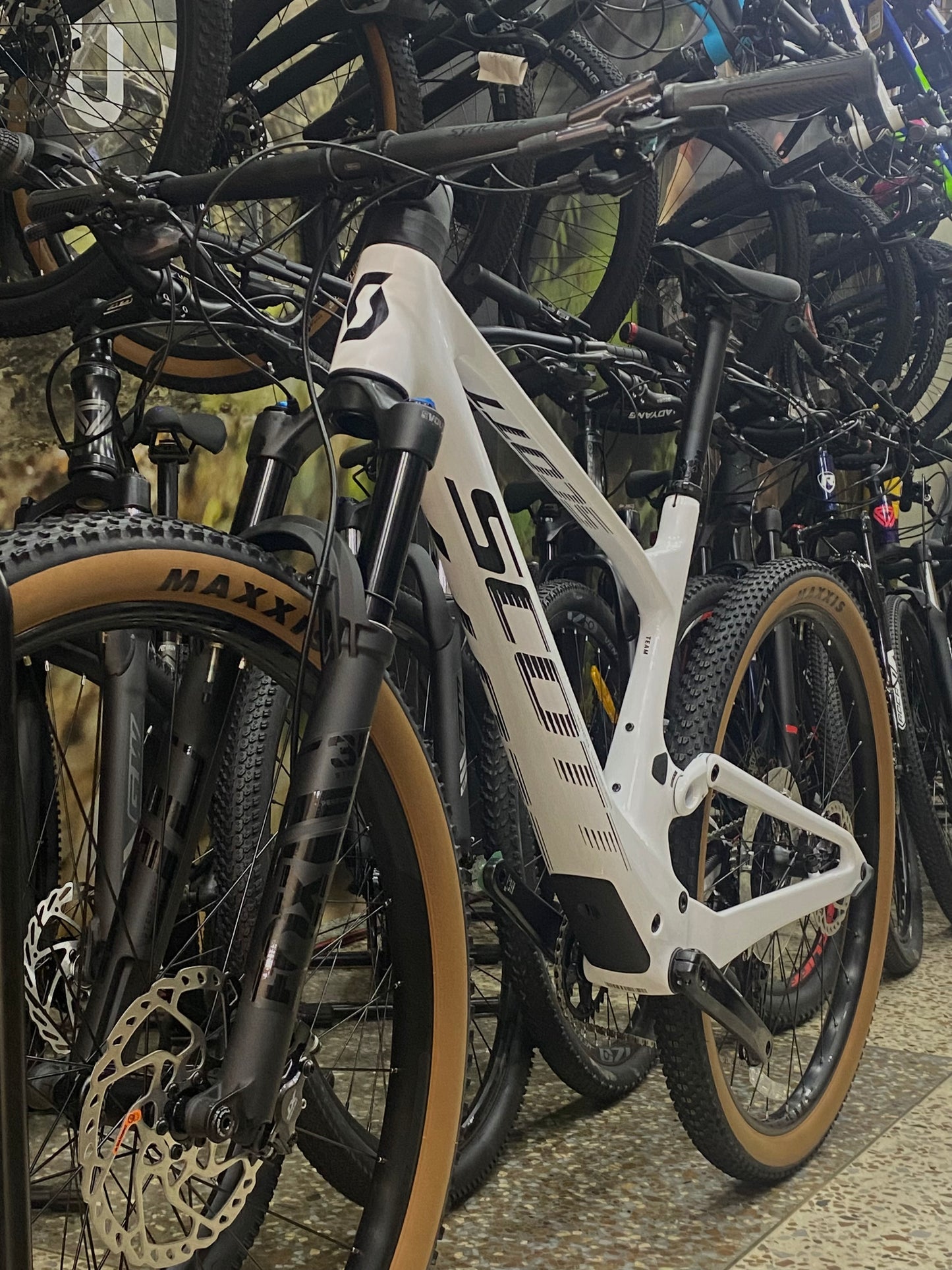 BICICLETA SCOTT SPARK RC TEAM 2023 CARBONO