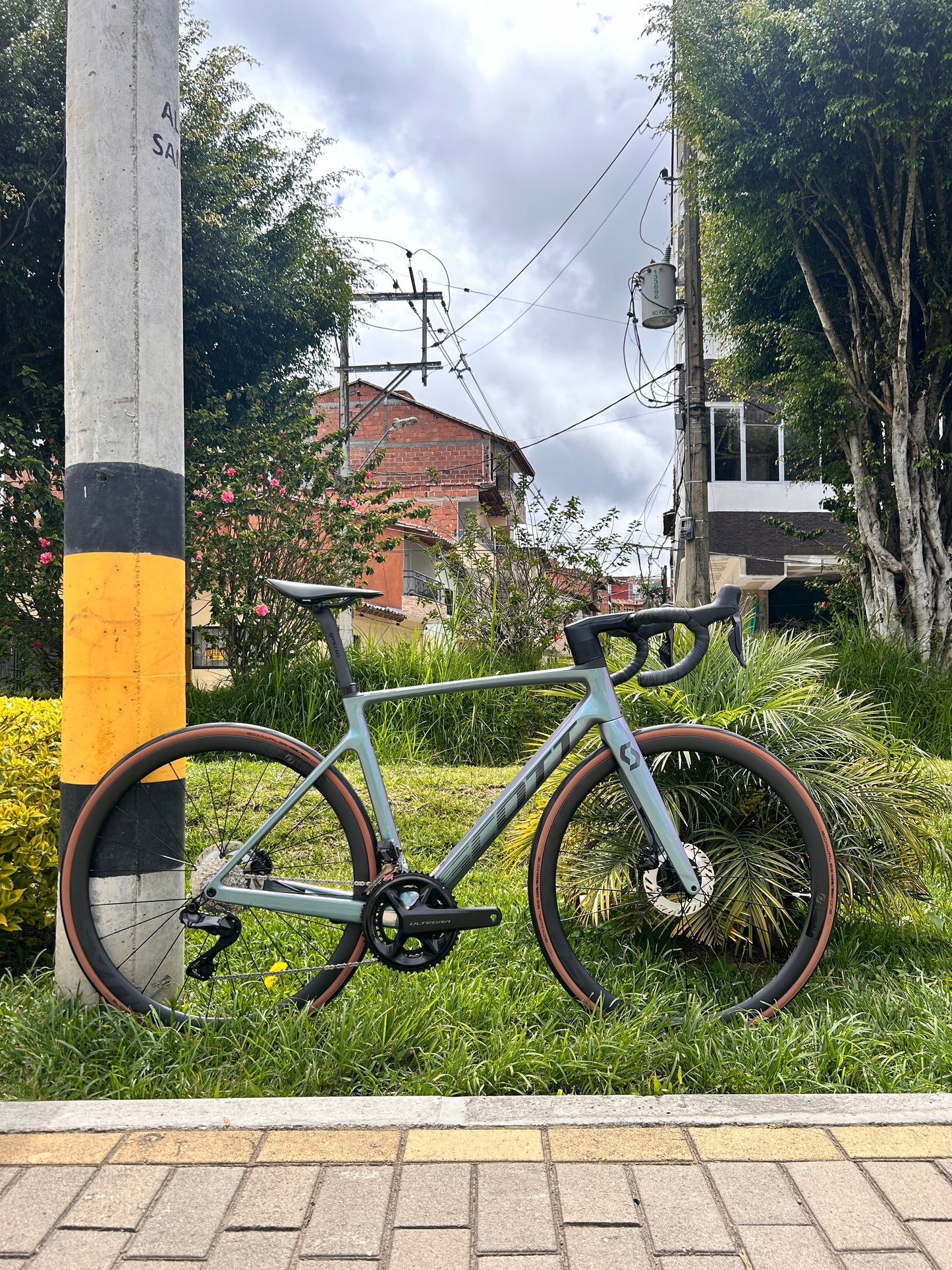 BICICLETA SCOTT ADDICT RC 15 DI2 2024 CARBON