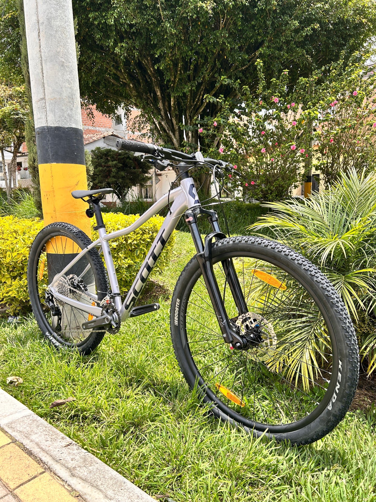 BICICLETA SCOTT CONTESSA ACTIVE 20 10 VEL