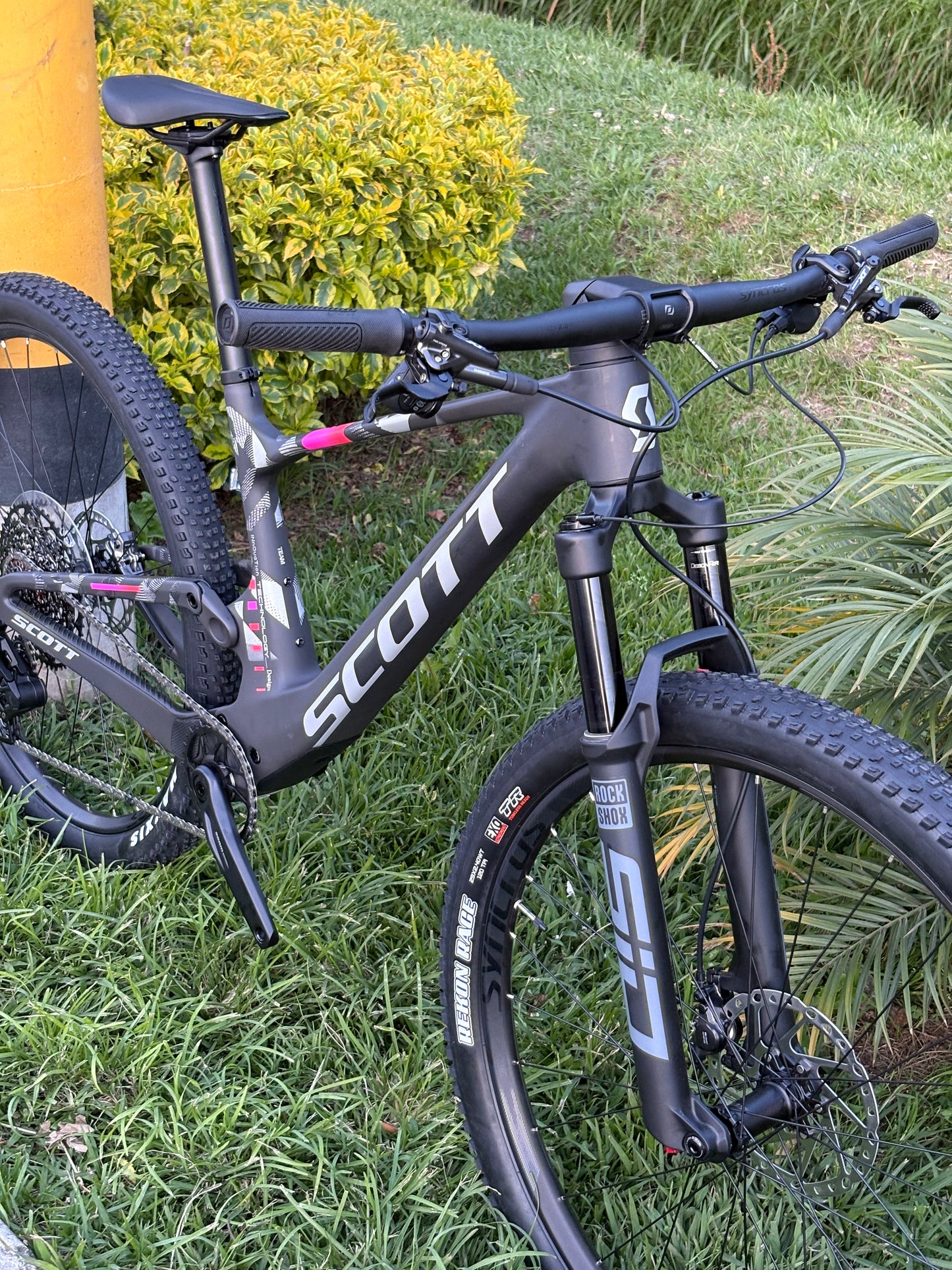 BICICLETA SCOTT SPARK RC TEAM 2025
