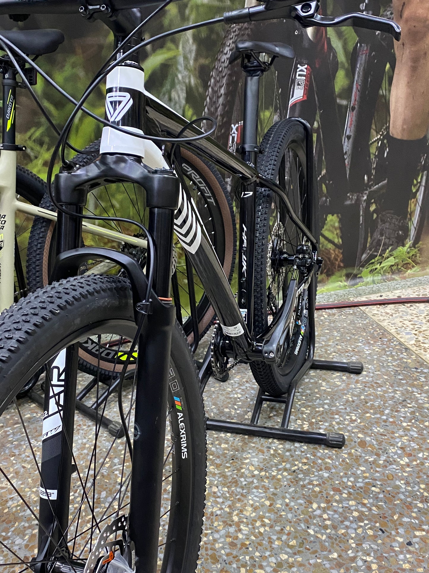 Bicicleta Gw Hawk MTB 12 VELOCIDADES Suspension de aire