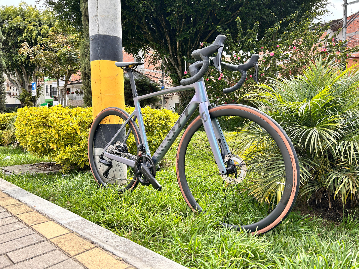 BICICLETA SCOTT ADDICT RC 15 DI2 2024 CARBON