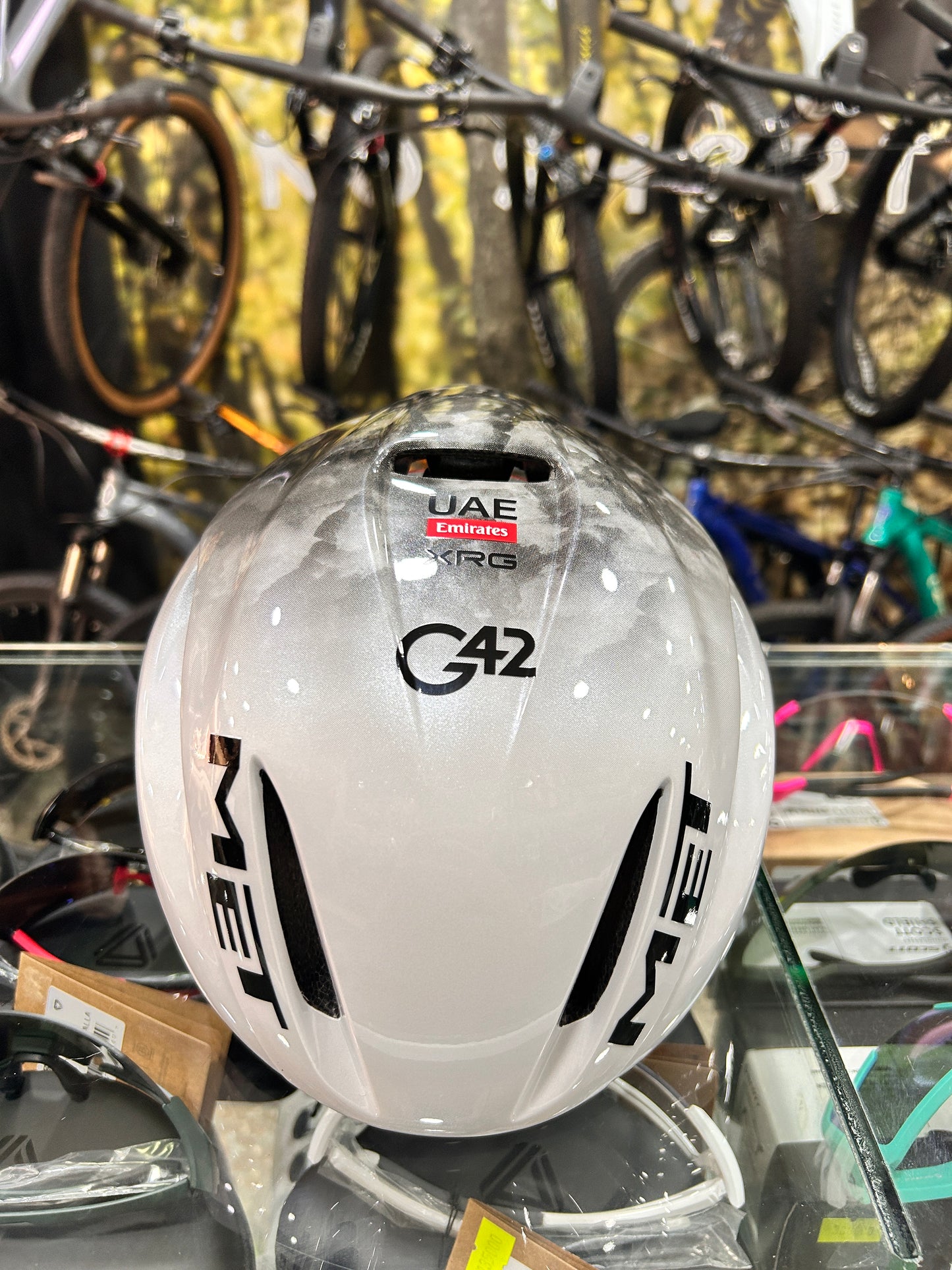Casco Met Manta Mips Edicion 2025 UAE Team