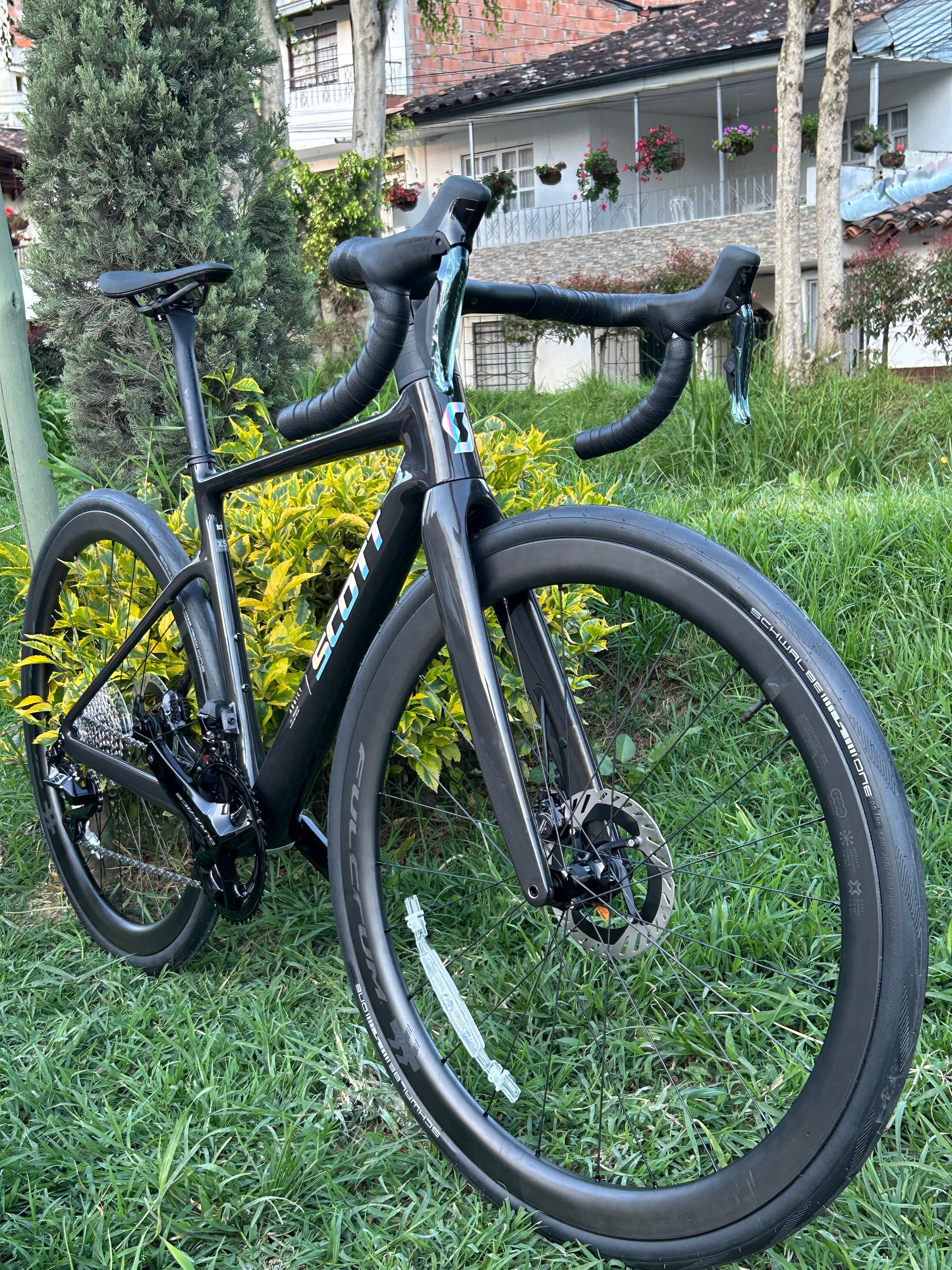 BICICLETA SCOTT ADDICT 10 2025