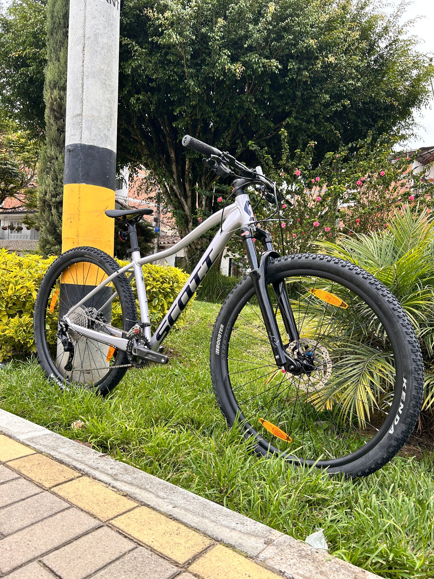 BICICLETA SCOTT CONTESSA ACTIVE 20 10 VEL