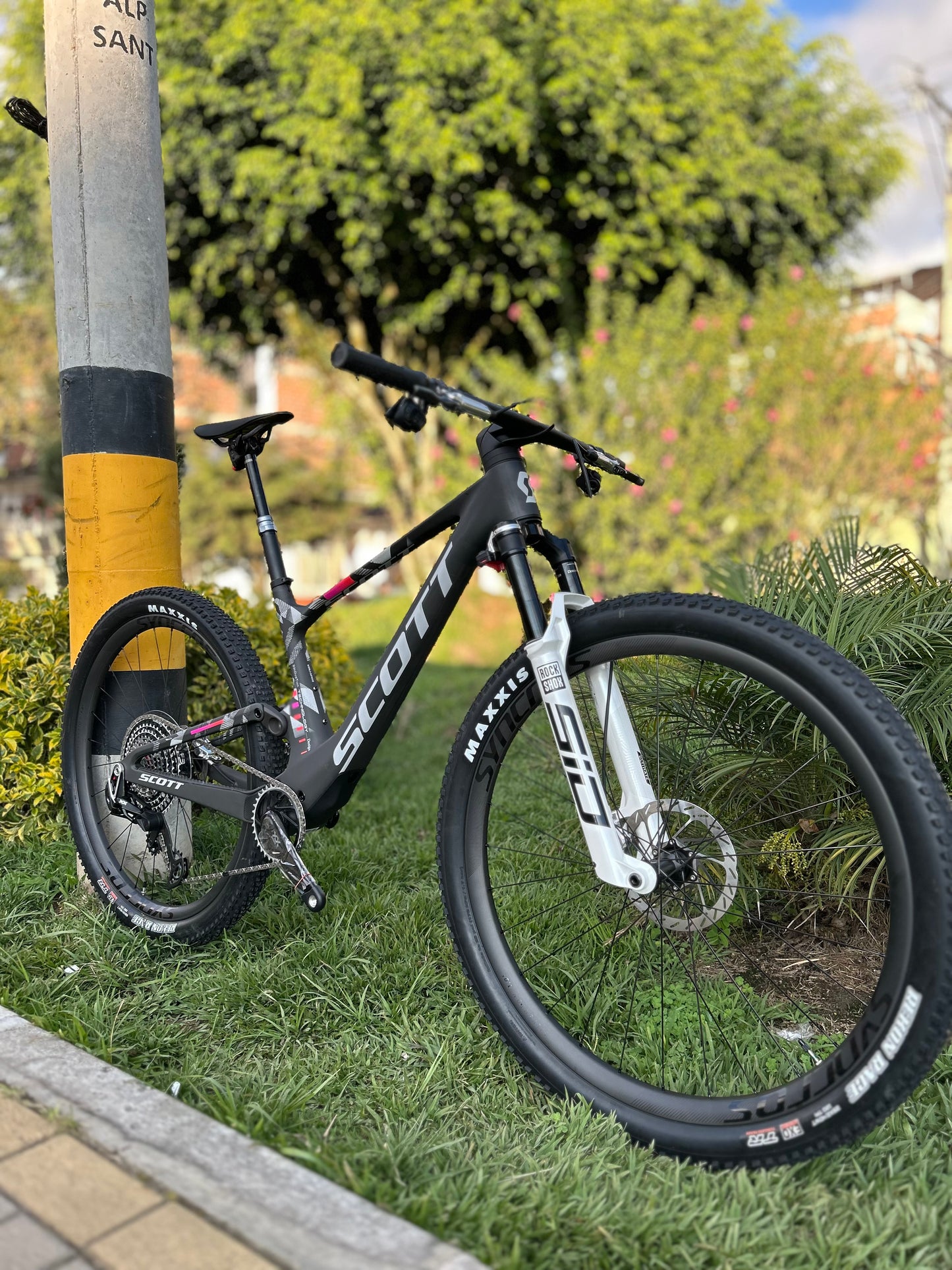 BICICLETA SCOTT SPARK RC WORLD CUP EVO 2025