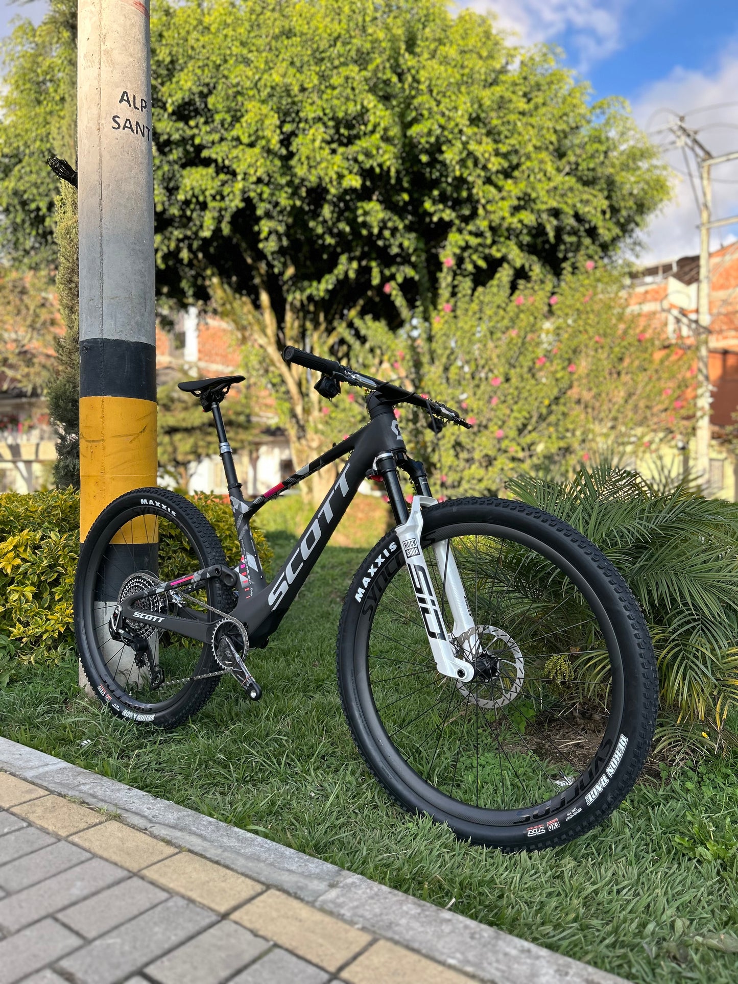 BICICLETA SCOTT SPARK RC WORLD CUP EVO 2025