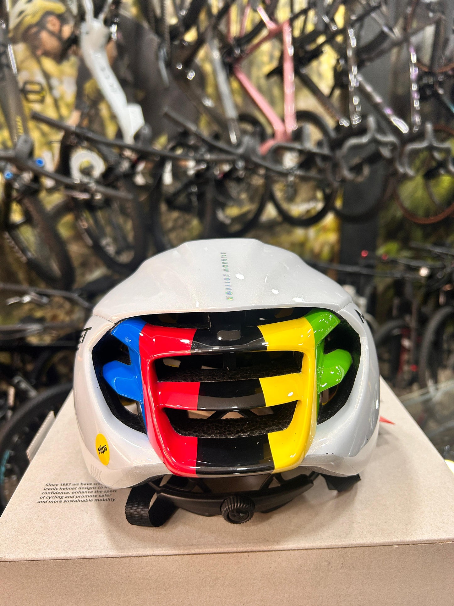 Casco Met Manta Mips Rainbow Edition 2025