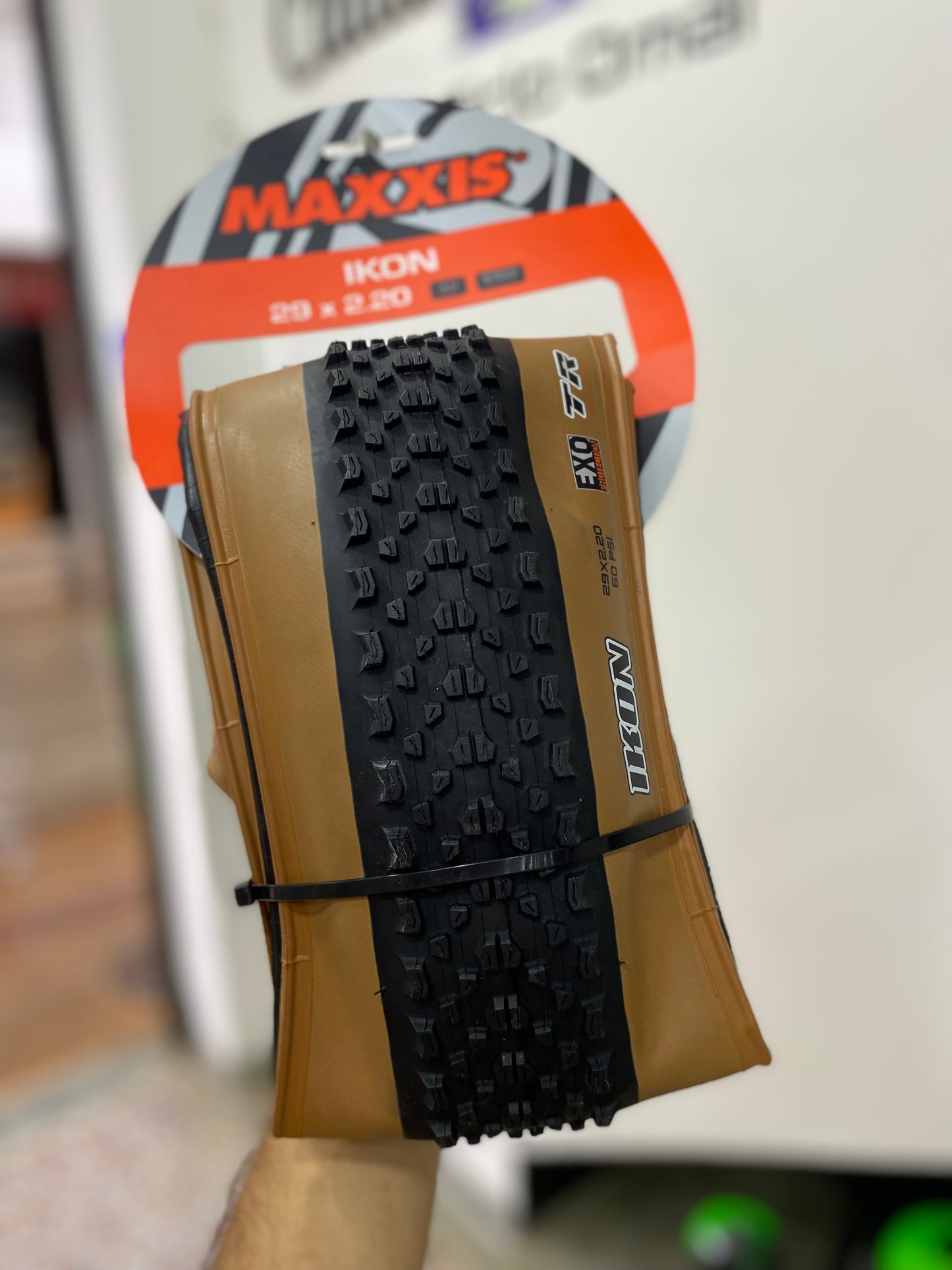 Llanta Maxxis Ikon 29x2.20 Plegable Cara Cafe Tubeless