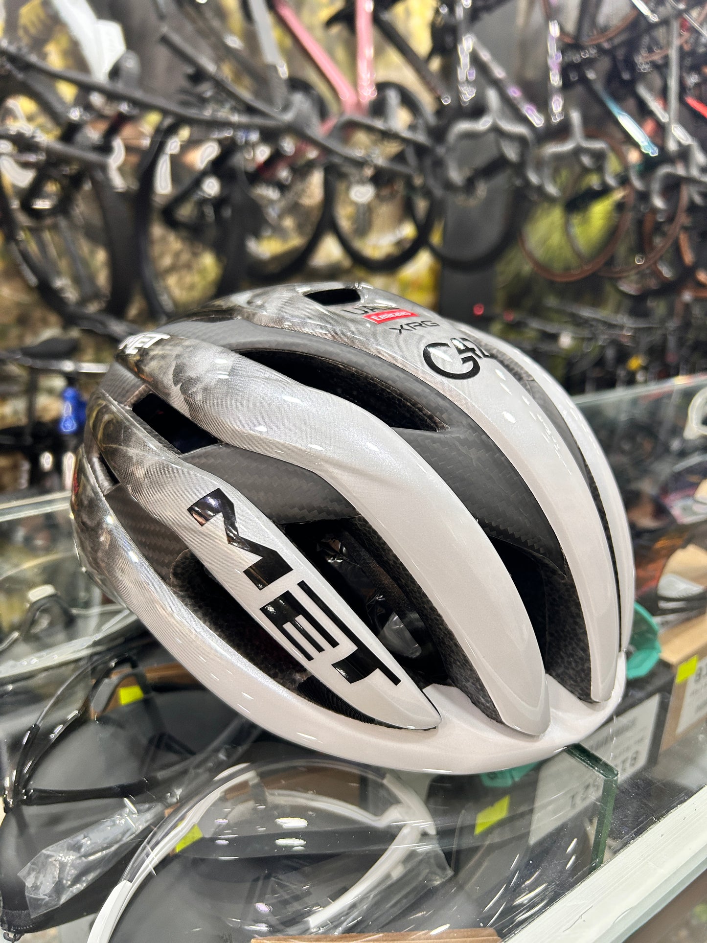 Casco Met Trenta 3K Carbon Edicion 2025 UAE Team