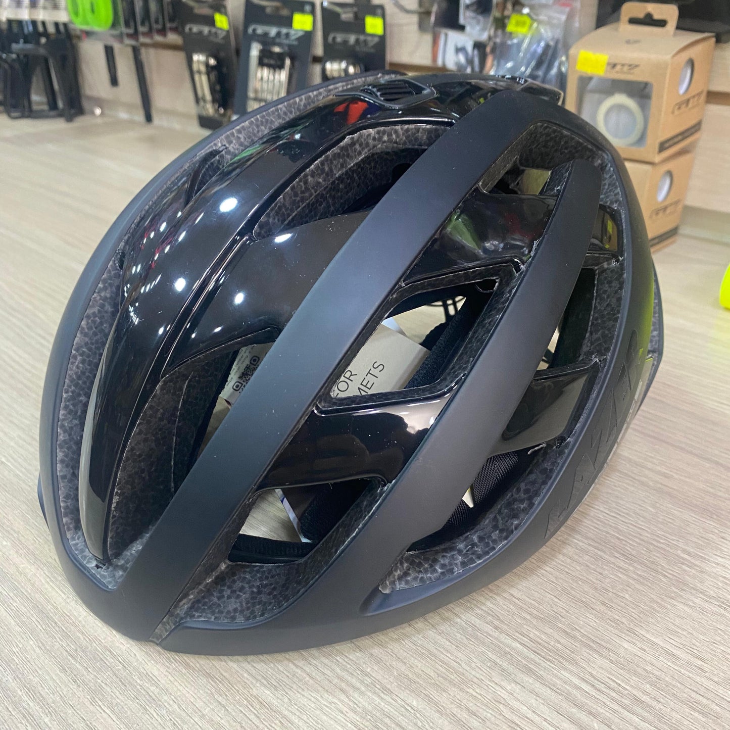 Casco ruta lazer genesis mips