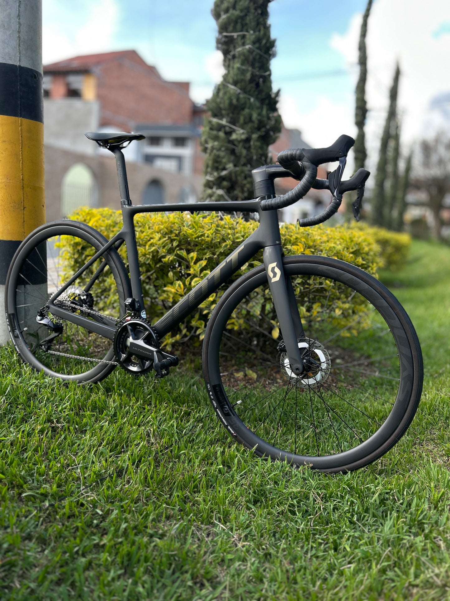 BICICLETA SCOTT ADDICT RC 15 DI2 2024 CARBON