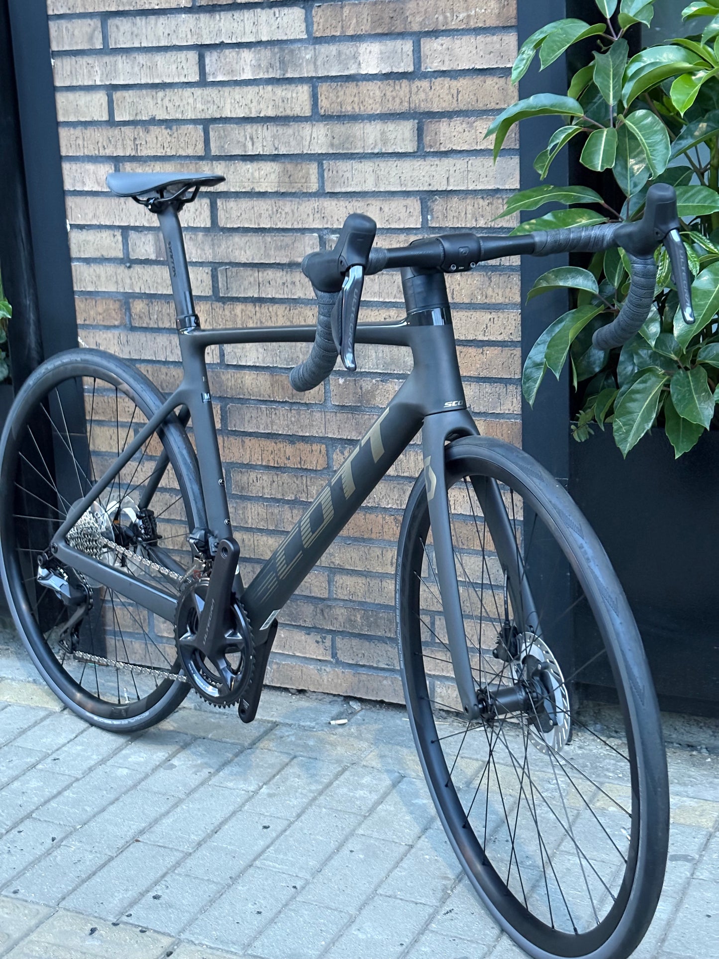 BICICLETA SCOTT ADDICT RC 15 DI2 2024 CARBON RUEDAS ALUMINIO