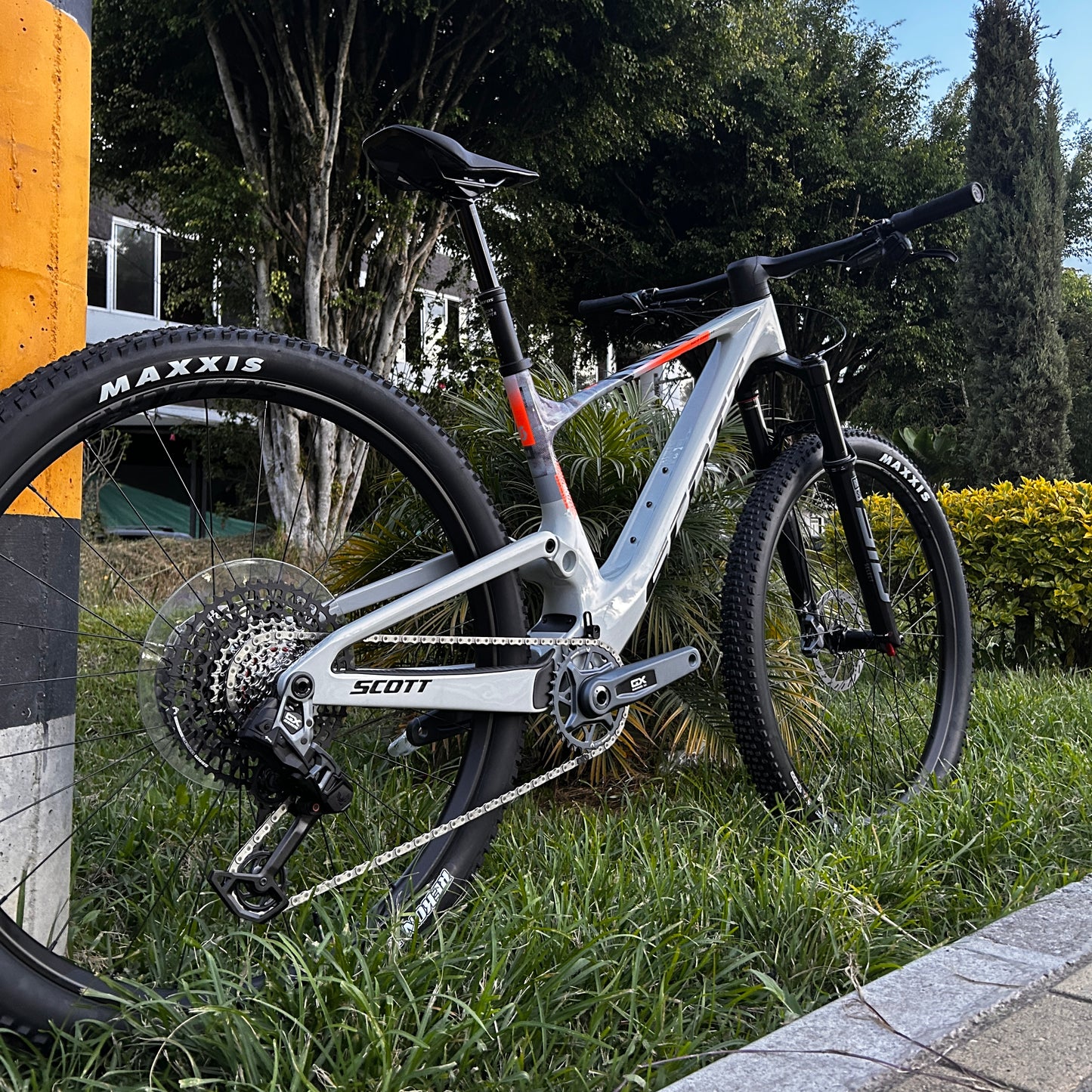 BICICLETA SCOTT SPARK RC TEAM ISSUE TR 2025