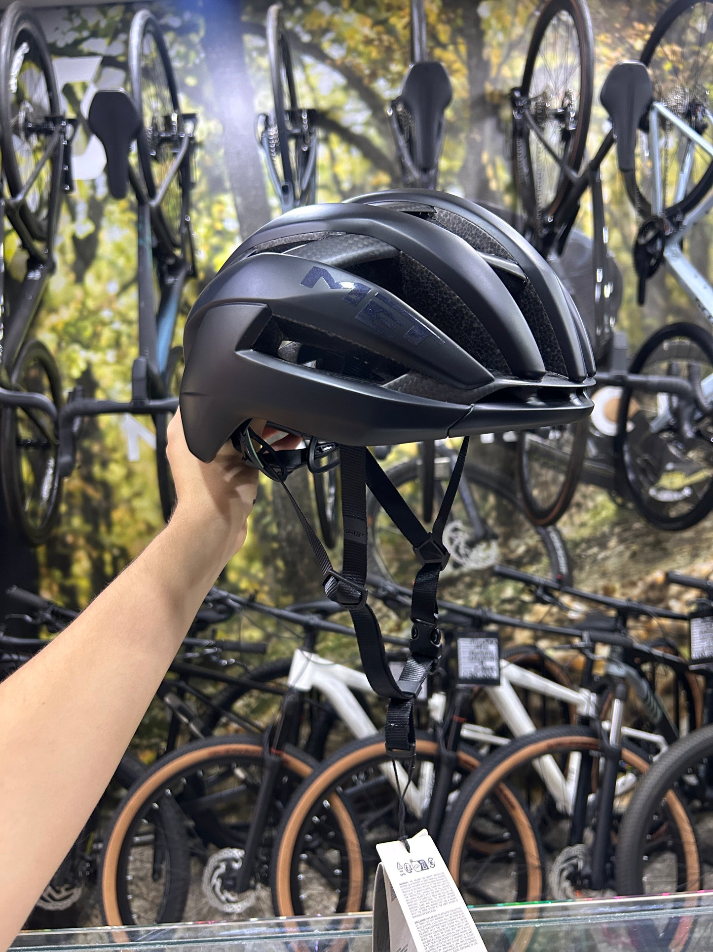CASCO MET TRENTA 3K CARBON
