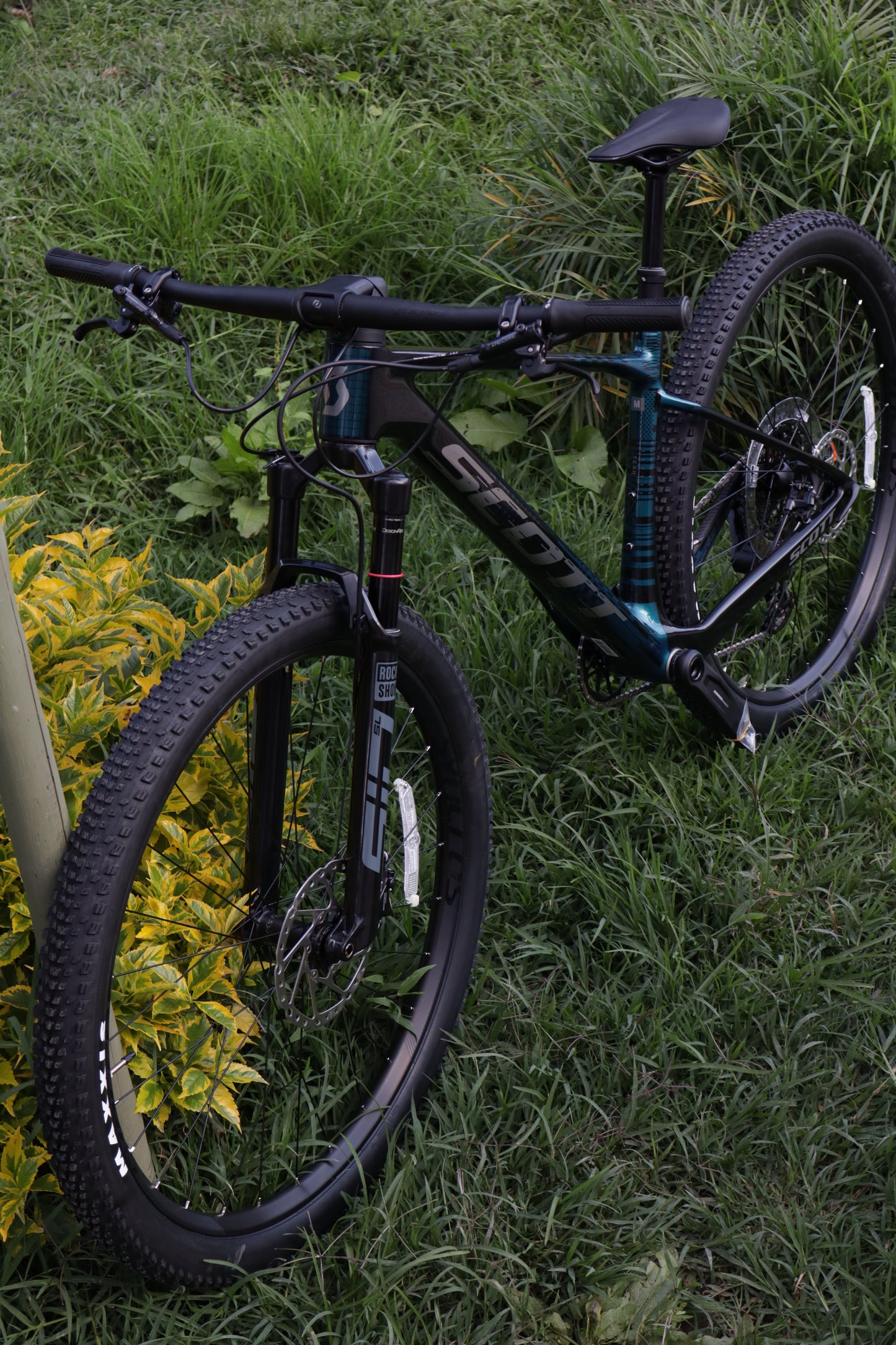 BICICLETA SCOTT SCALE RC TEAM 2025