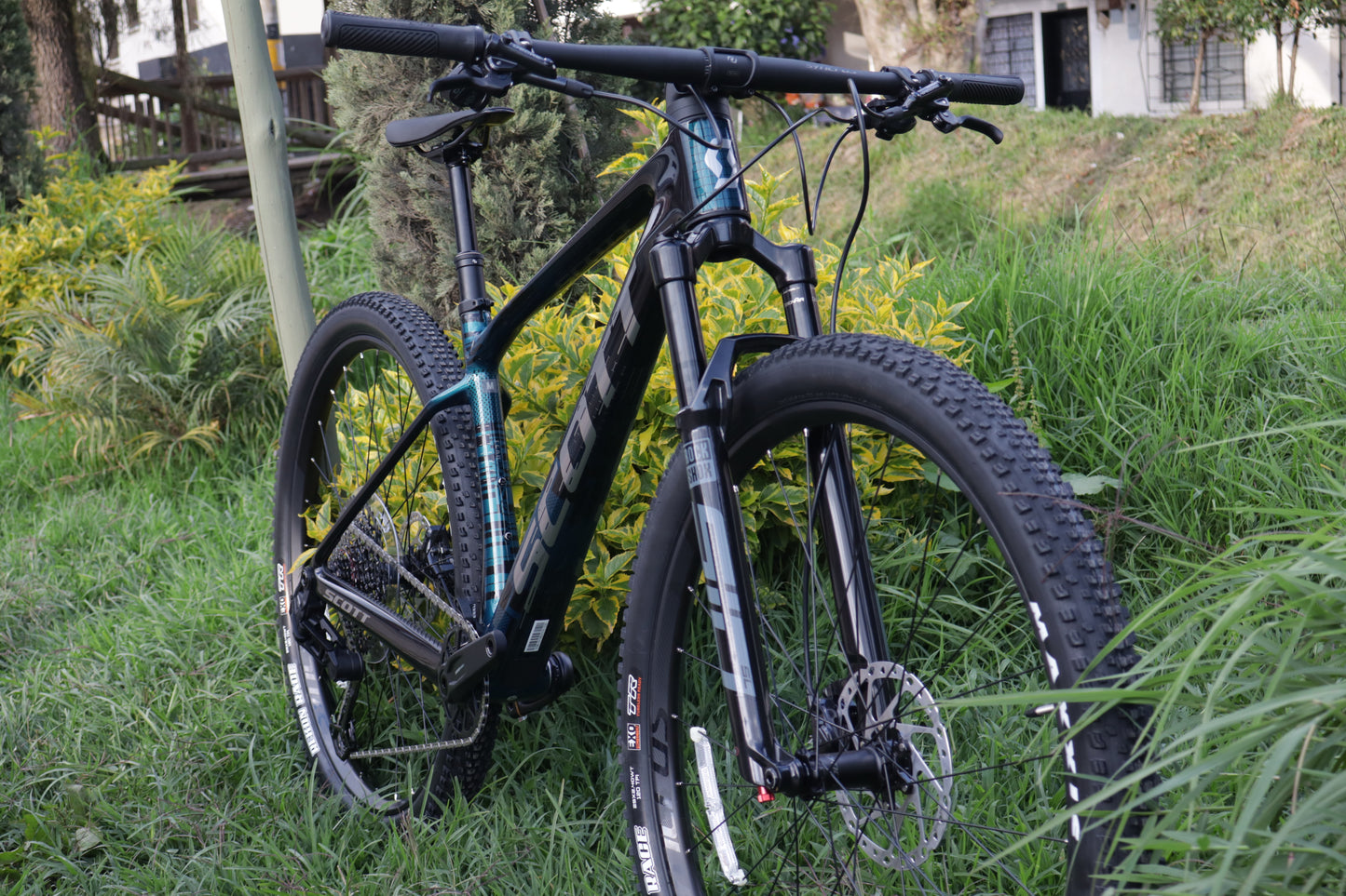BICICLETA SCOTT SCALE RC TEAM 2025