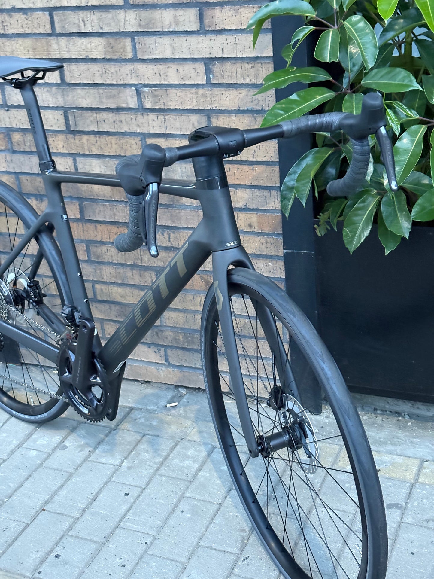 BICICLETA SCOTT ADDICT RC 15 DI2 2024 CARBON RUEDAS ALUMINIO