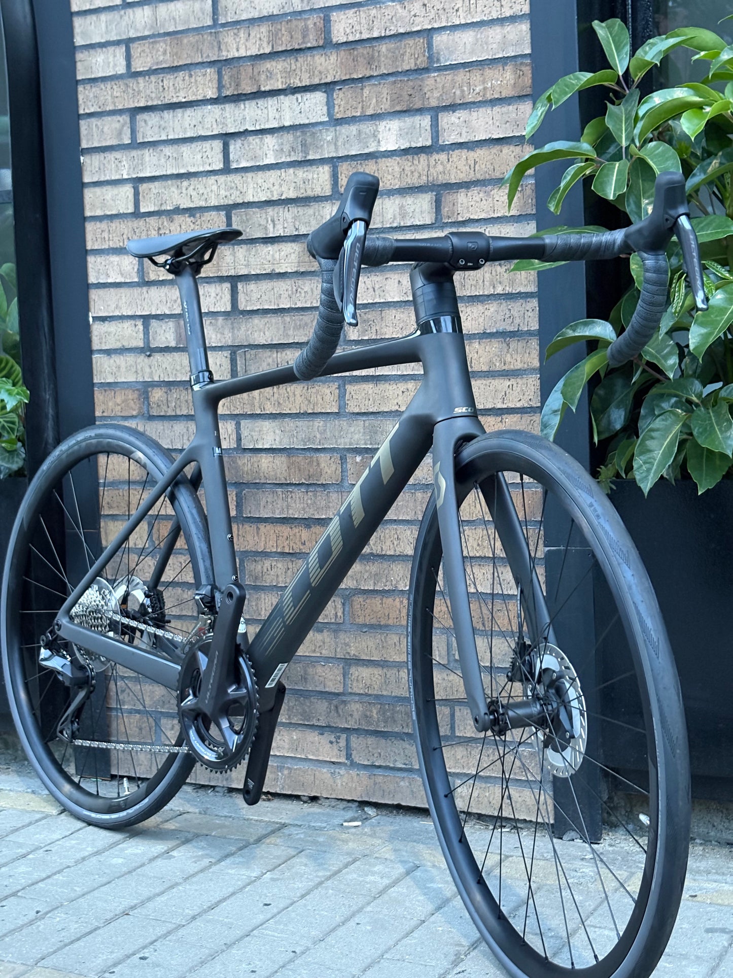 BICICLETA SCOTT ADDICT RC 15 DI2 2024 CARBON RUEDAS ALUMINIO