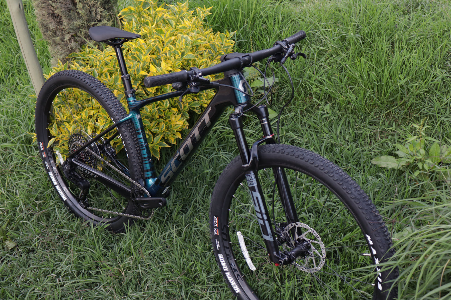 BICICLETA SCOTT SCALE RC TEAM 2025