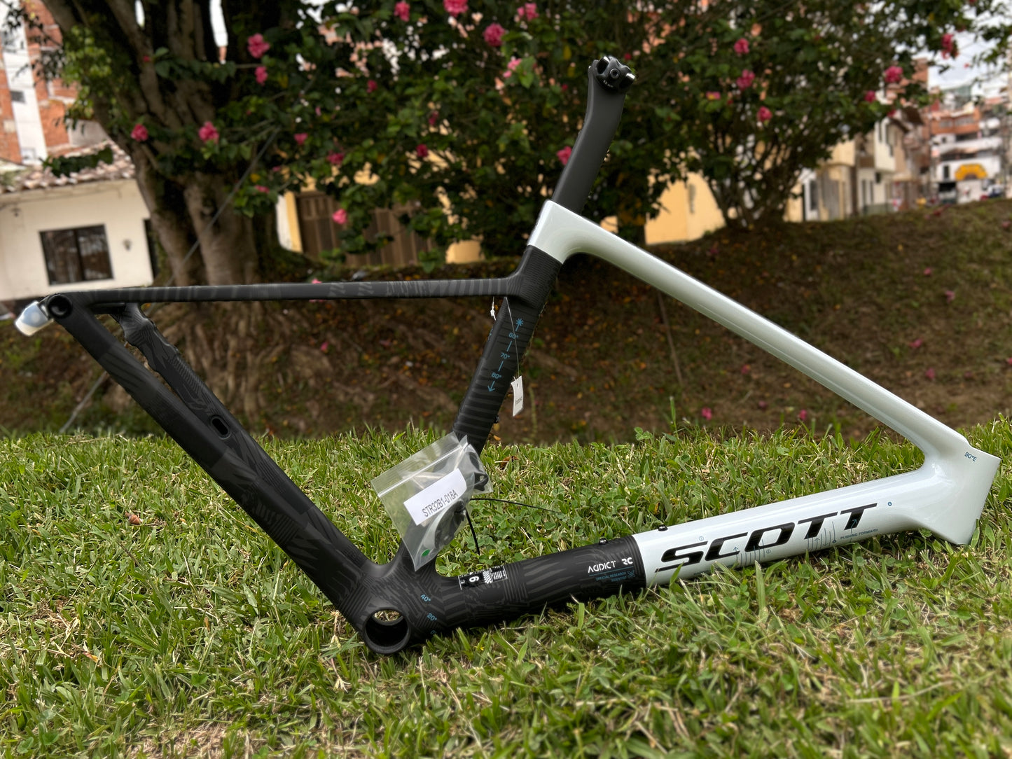 Kit Marco/Cuadro Ruta Scott Addict Rc Pro 2025/2026 Carbon HMX