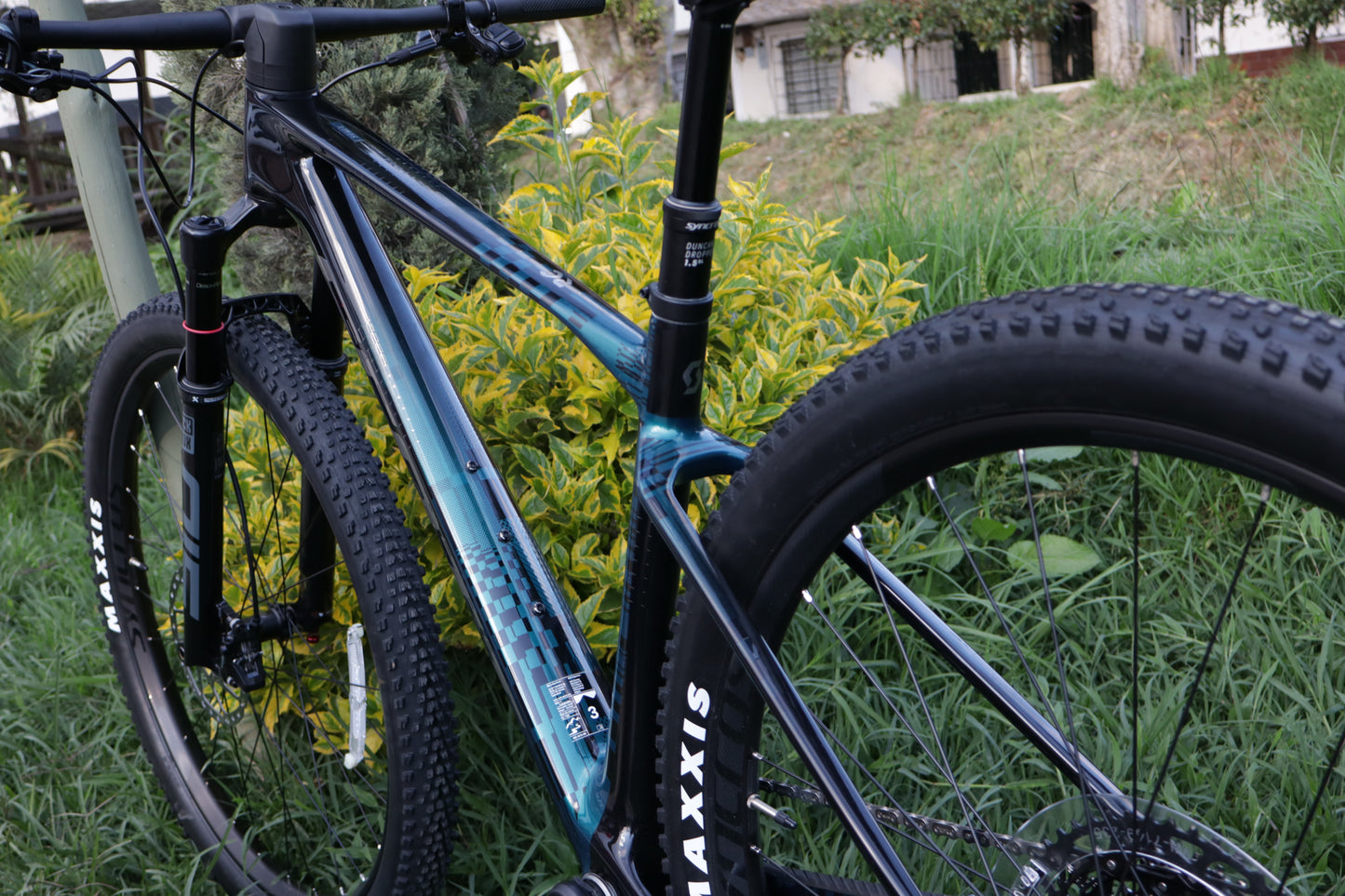 BICICLETA SCOTT SCALE RC TEAM 2025