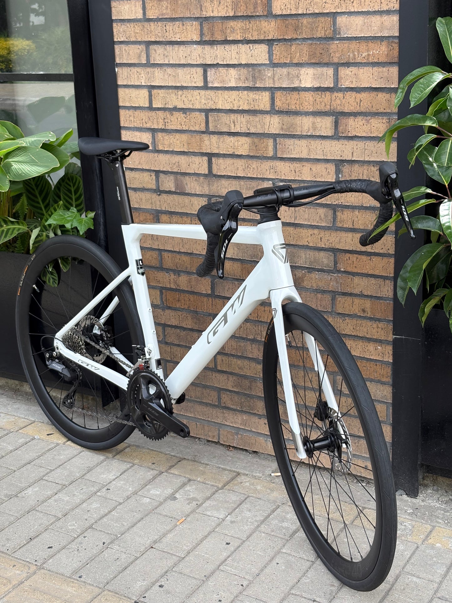 Bicicleta GW Zoncolan 700C Disco — Aluminio/Carbono | Shimano 105 12V Hidráulico