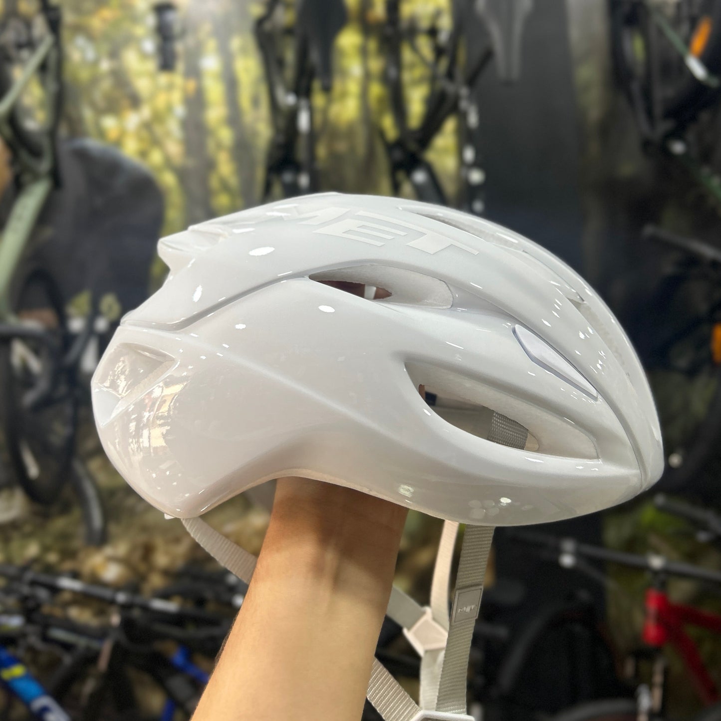 Casco Met Rivale Mips Absolute White Limited Edition