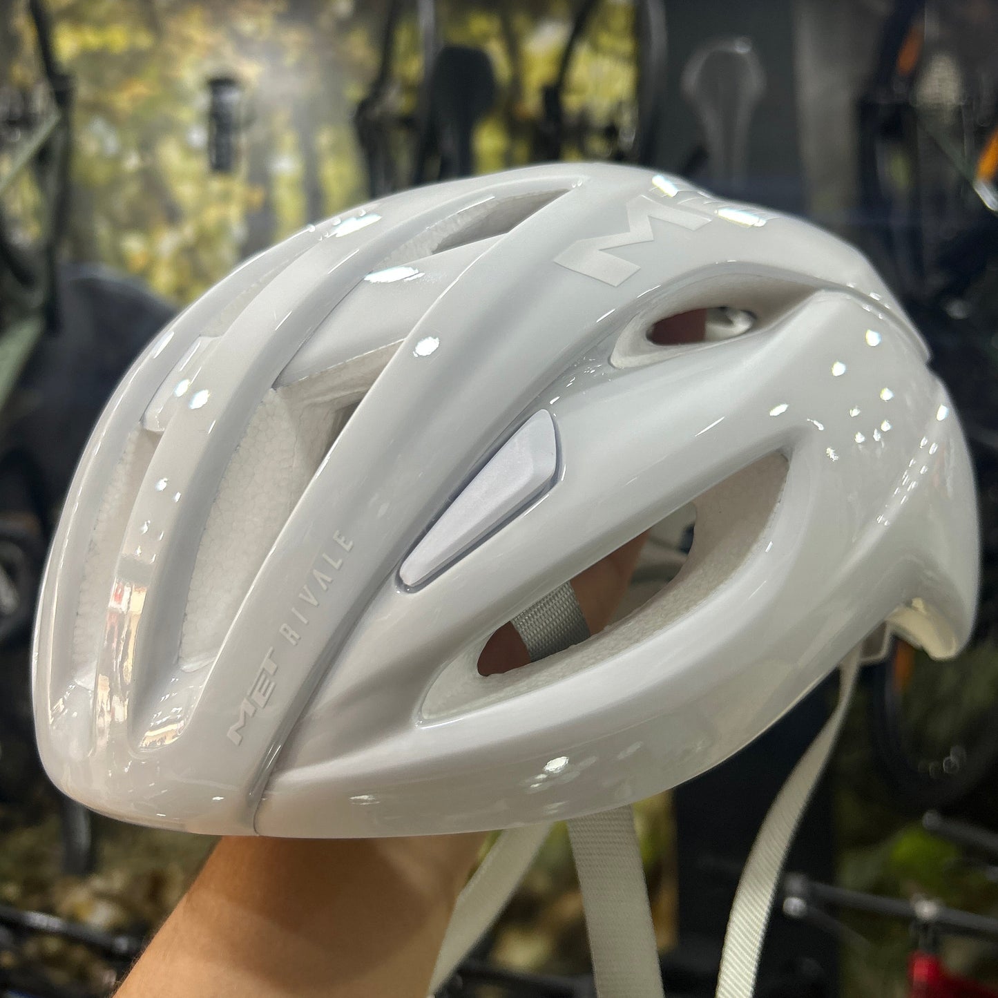 Casco Met Rivale Mips Absolute White Limited Edition