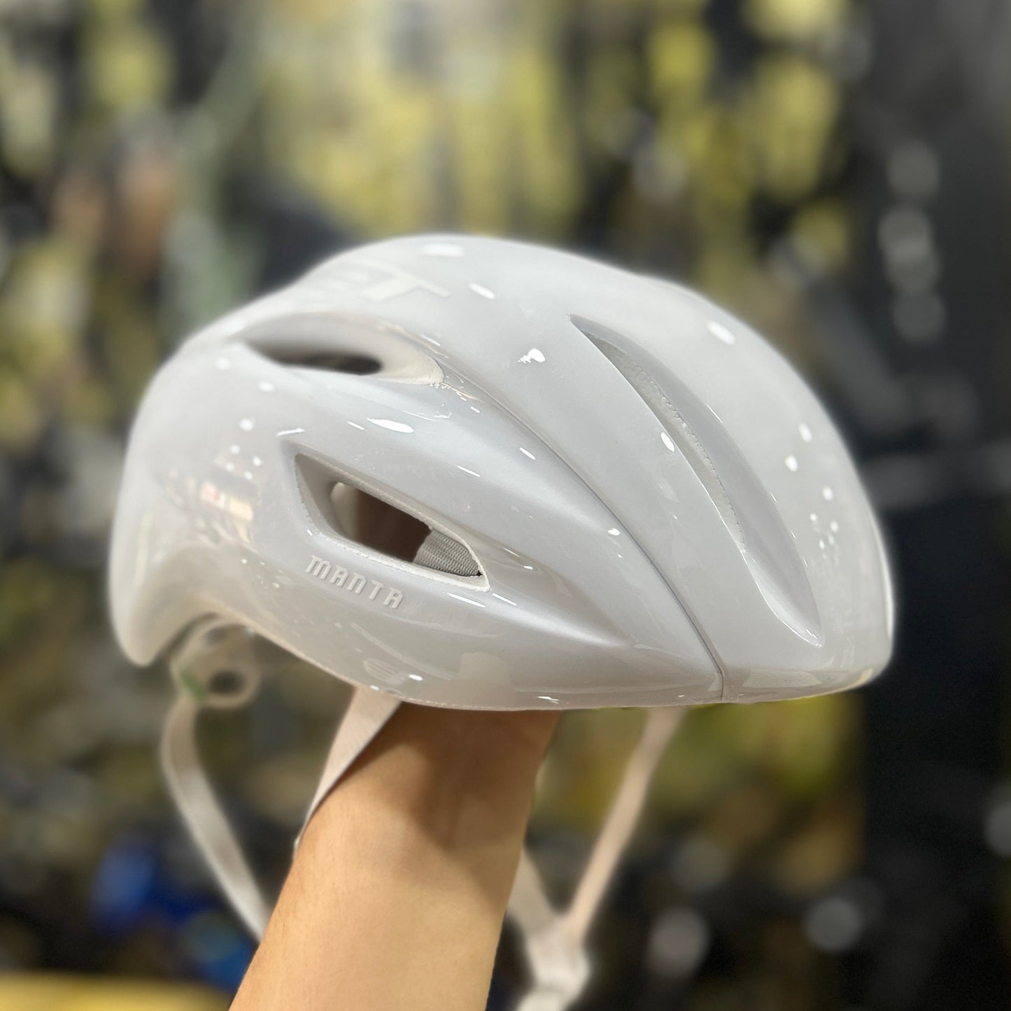 Casco Met Manta Mips Absolute White Limited Edition