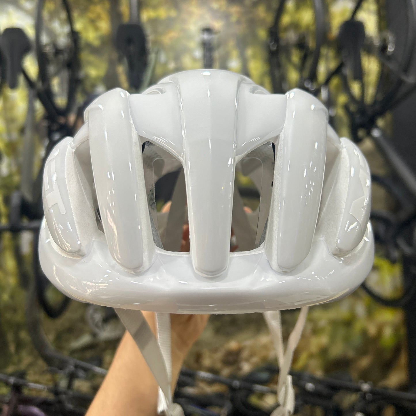 Casco Met Trenta Mips Absolute White Limited Edition