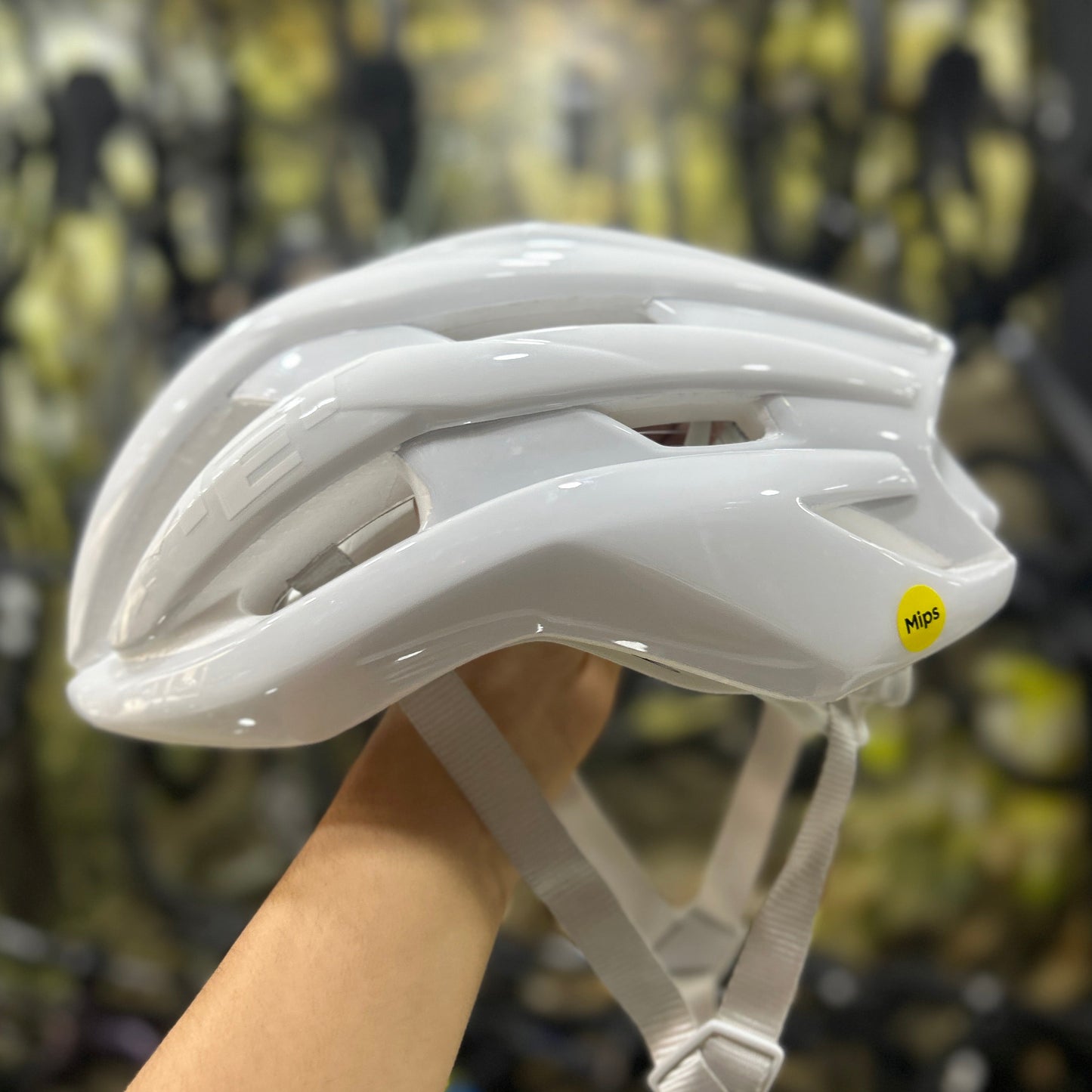 Casco Met Trenta Mips Absolute White Limited Edition