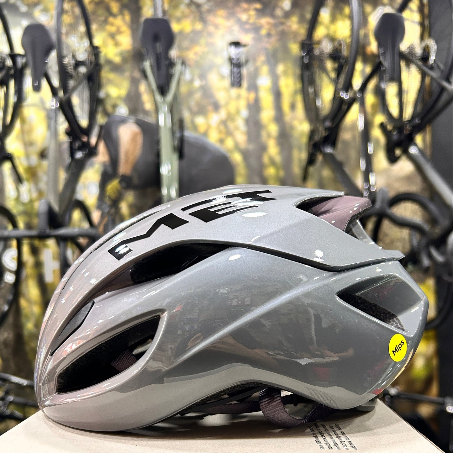 Casco Met Rivale Mips Opal Gray
