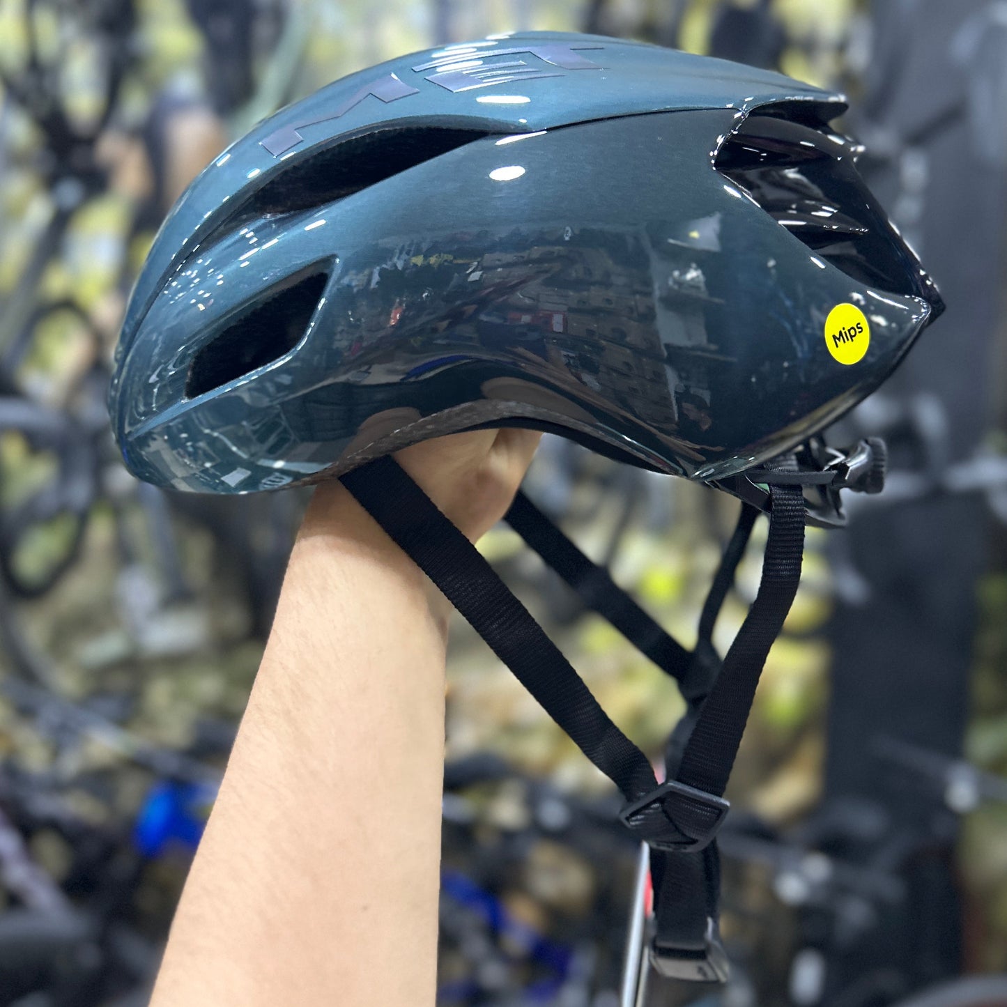 Casco Met Manta Mips Hyper Teal