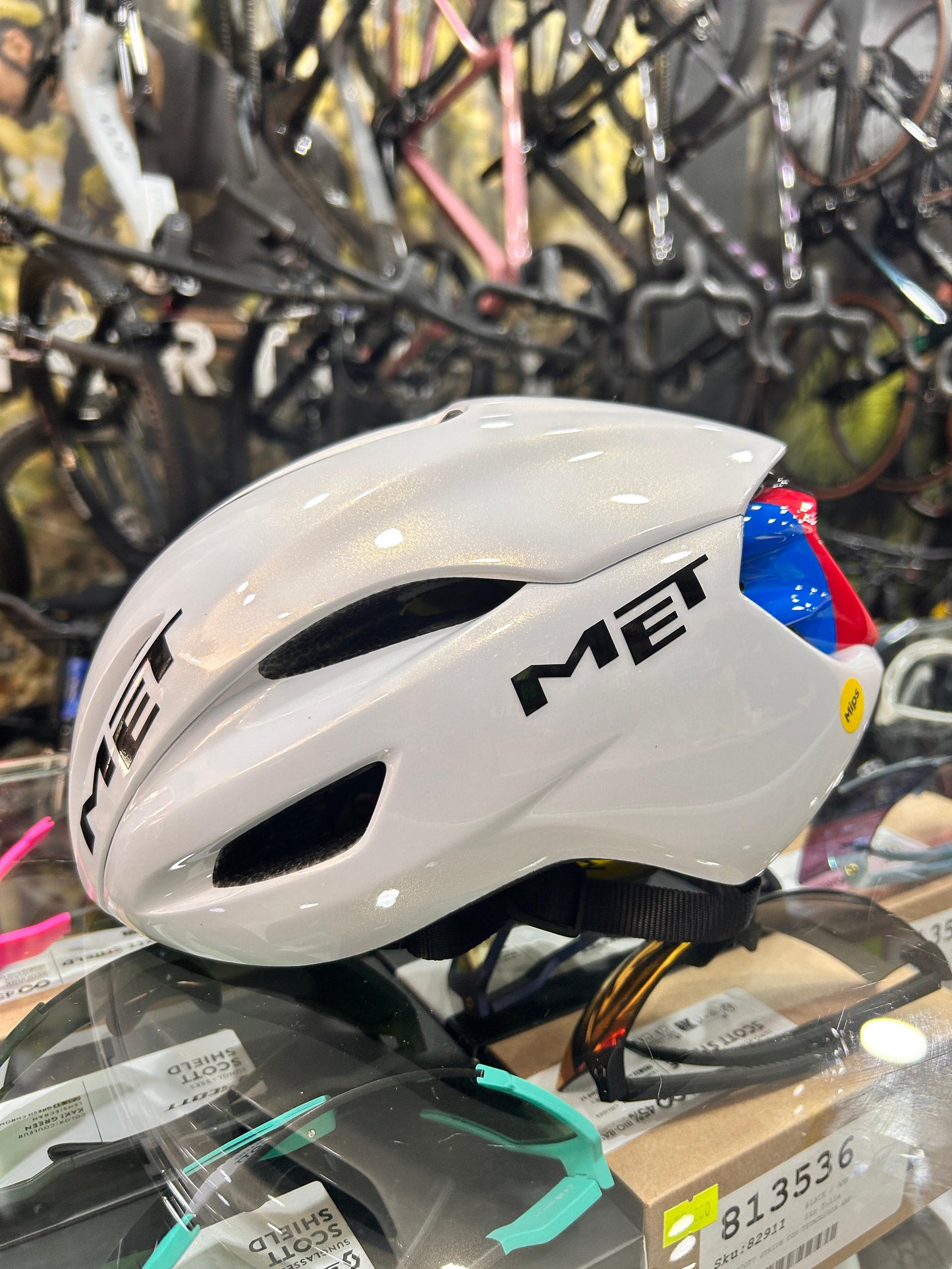 Casco Met Manta Mips Rainbow Edition 2025